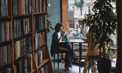 Les éditeurs indépendants face au boom des librairies en Normandie : comment s&rsquo;adapter et prospérer ?